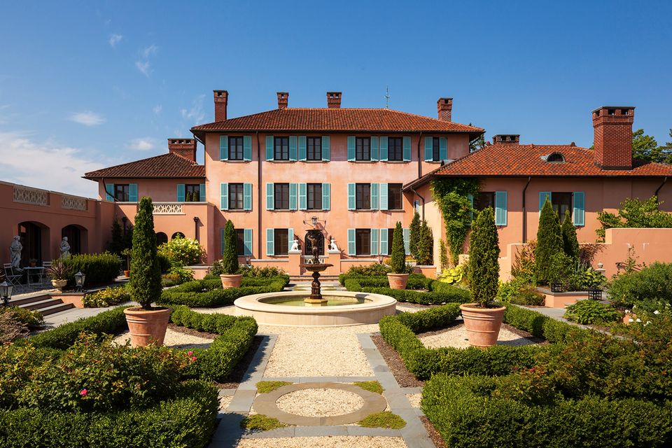 The Herrenhaus des “Glenmere Mansion” is located in the New York Public Library by the architects Carrère & Hastings