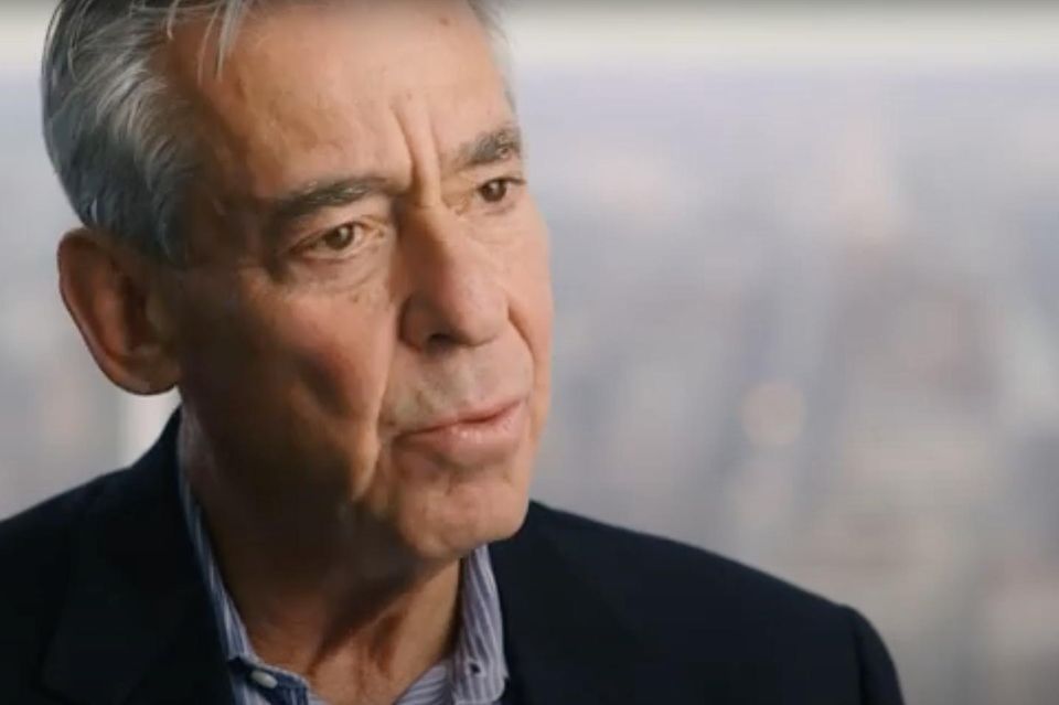 George Krupp ist ein Immobilieninvestor aus Boston. Er war bekennender Unterstützer Bidens und förderte ihn im Wahlkampf 2020 mit einer Summe von 200.000 US-Dollar. Noch im Mai dieses Jahres veranstaltete er laut „FT“ eine Spendengala für den amtierenden Präsidenten, sprach sich wenig später aber gegen eine Wiederwahl aus. Nun unterstützt er Kamala Harris mit den Worten: „Das ist eine positive Entwicklung. Biden ist ein ehrenwerter Mann und er hat das Richtige getan“, zitiert ihn die „FT“.