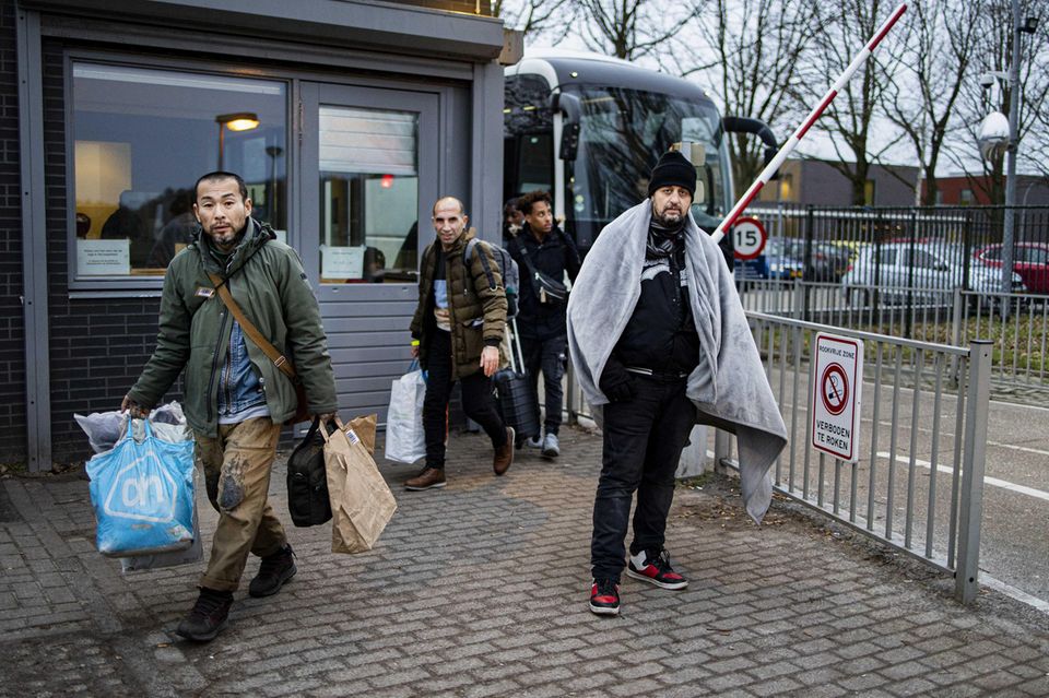 Das siebtgrößte Land der Europäischen Union ist auch bei den Asylanträgen die Nummer sieben. In den Niederlanden wurden 2023 den Angaben zufolge 39.710 Asylbewerber gezählt (2022: 37.025). Das waren ziemlich genau dreimal mehr als 2013. 