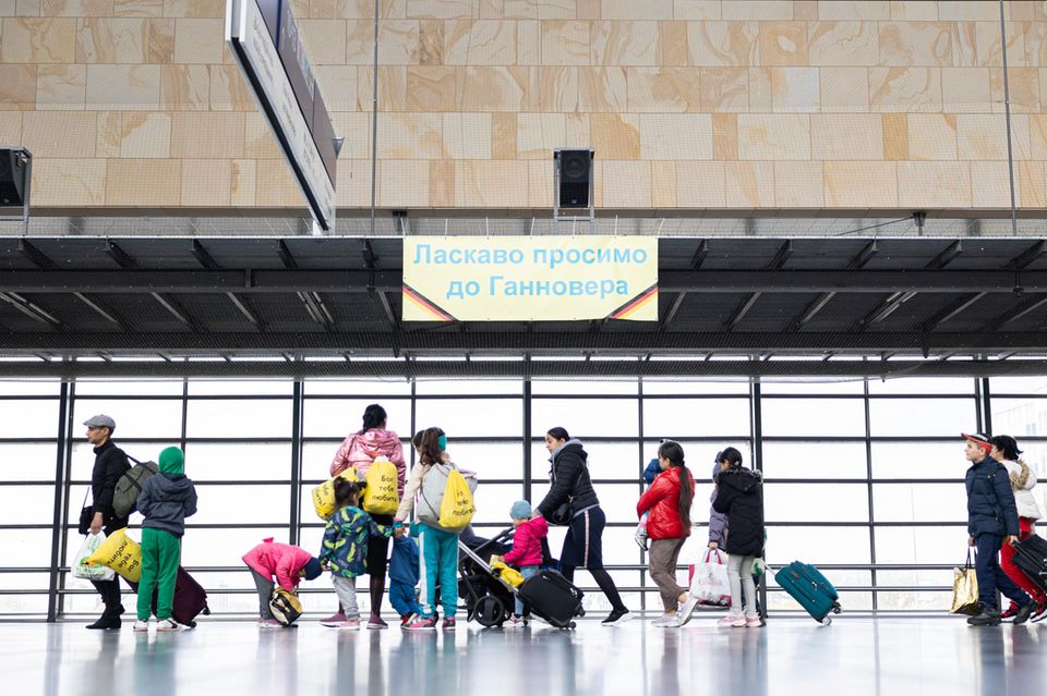 Geflüchtete aus der Ukraine im Bahnhof Hannover-Laatzen