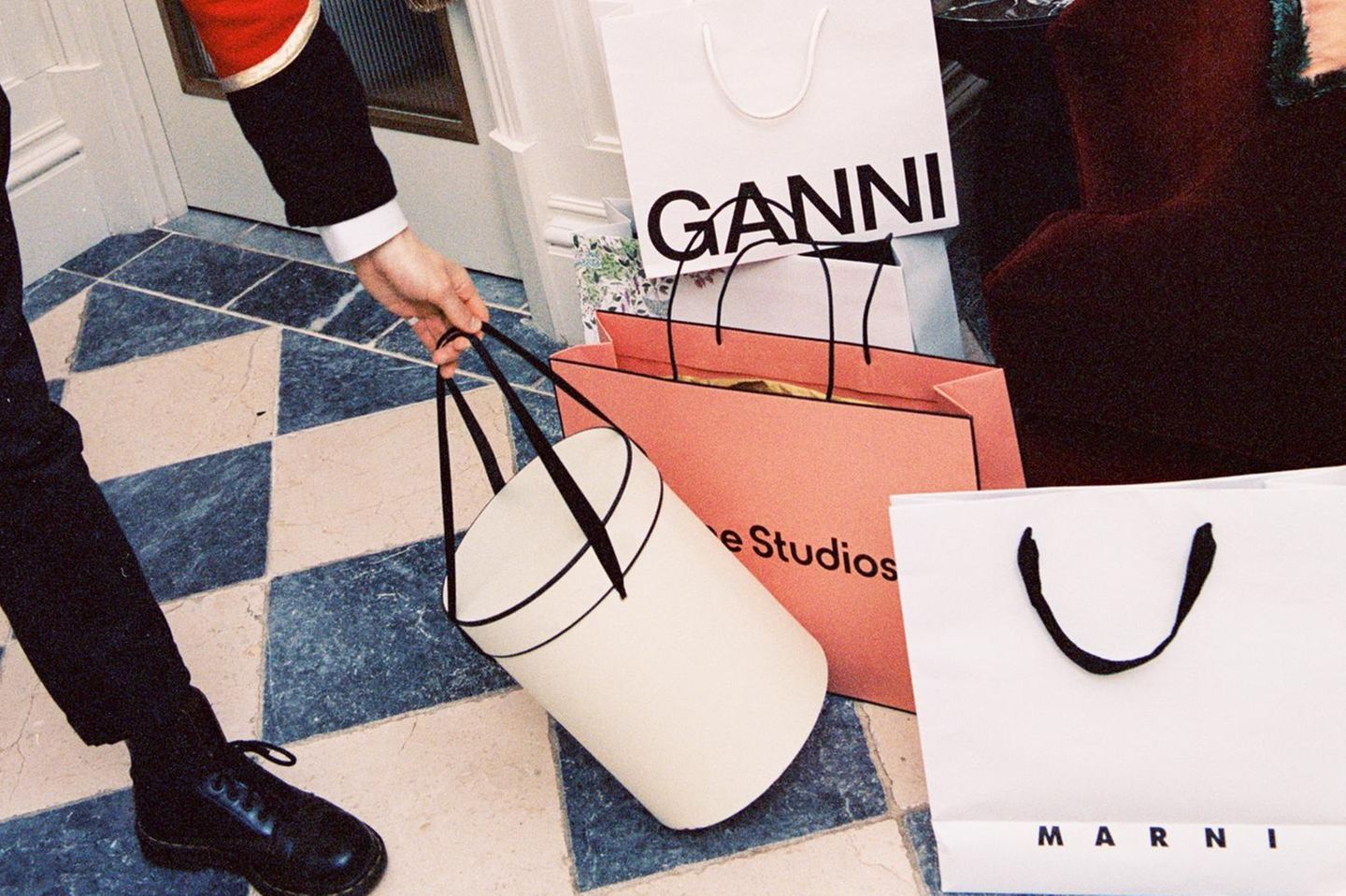 Nicht ohne Personal Shopper: Wer möchte, der delegiert das Tütentragen und weitere „Lasten“ an Profis