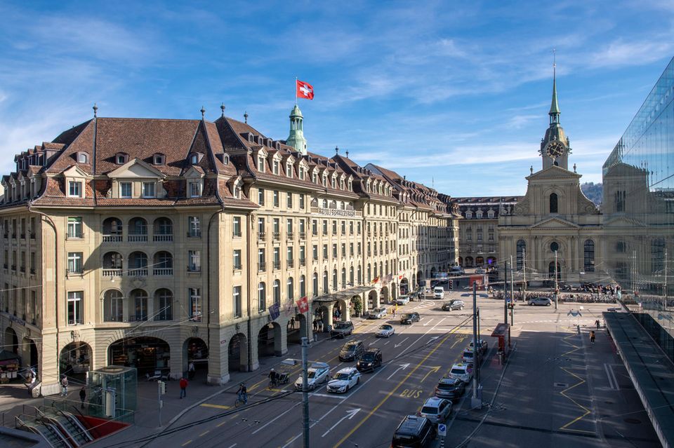 Mittendrin is now in the heat of the Schweizerhof in Bern, and there are few Gehminuten von the Hotspots entfernt located