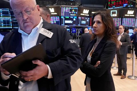 Händlerinnen und Händler an der New Yorker Börse
