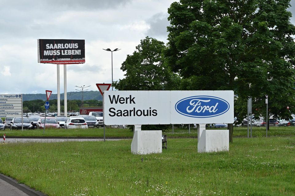Protestplakat gegen die Schließung des Ford-Werks in Saarlouis