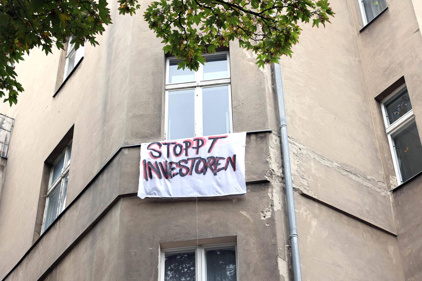 Mieter protestieren gegen die Verdrängung aus ihrem Haus