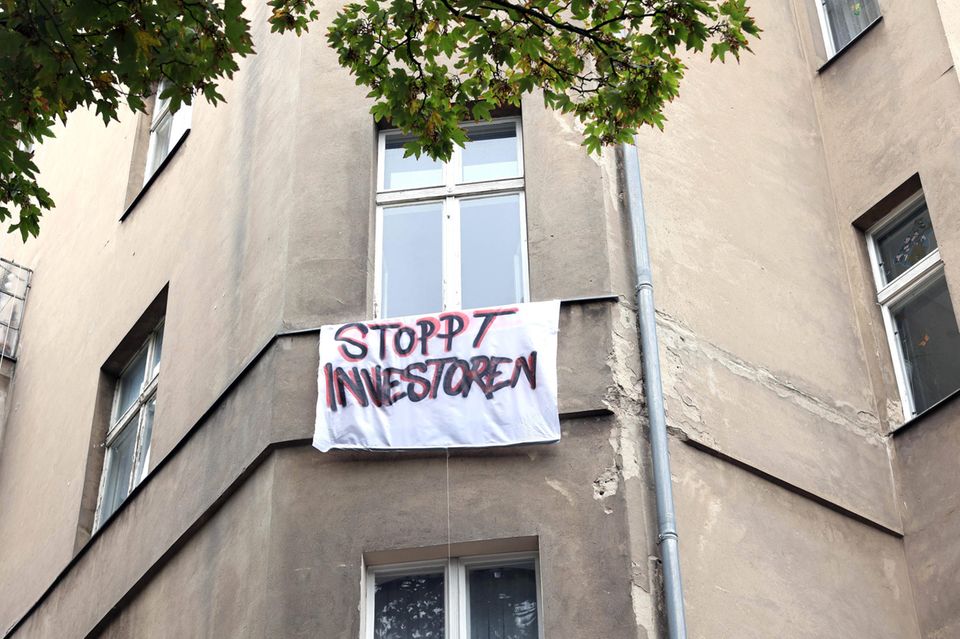Mieter protestieren gegen die Verdrängung aus ihrem Haus