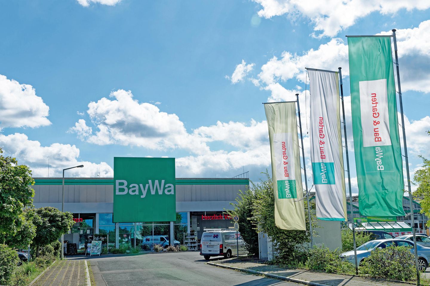 48+ Baywa Markt Indersdorf, Es befindet sich in der gewerbestraße