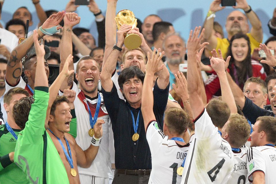 Jogi Löw mit dem WM-Pokal