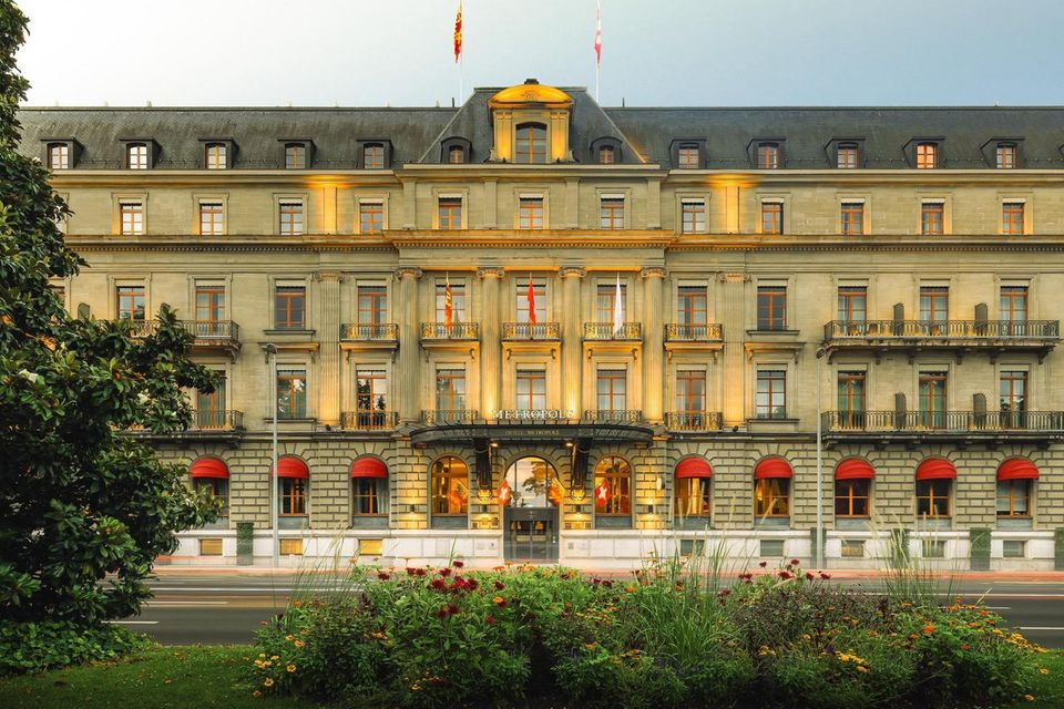 Die durchaus imposante Fassade des Hotels, wenn sie nicht von Baugerüsten verdeckt wird
