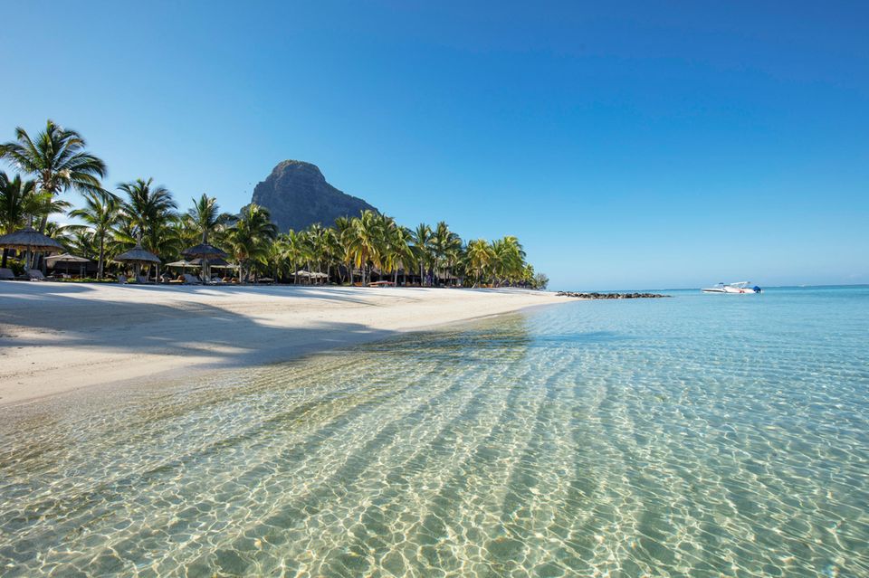 Weiß trifft Kristallblau am Strand des Fünf-Sterne-Resorts „Paradis“