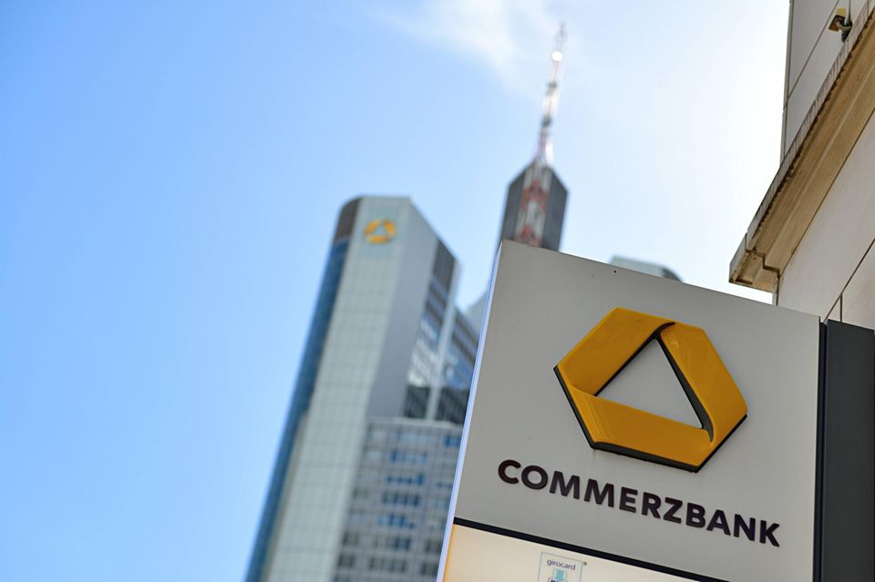 Klarer Himmel über der Commerzbank-Zentrale: nach dem geplanten Staatsausstieg dürfte die Stimmung im Konzern gut sein