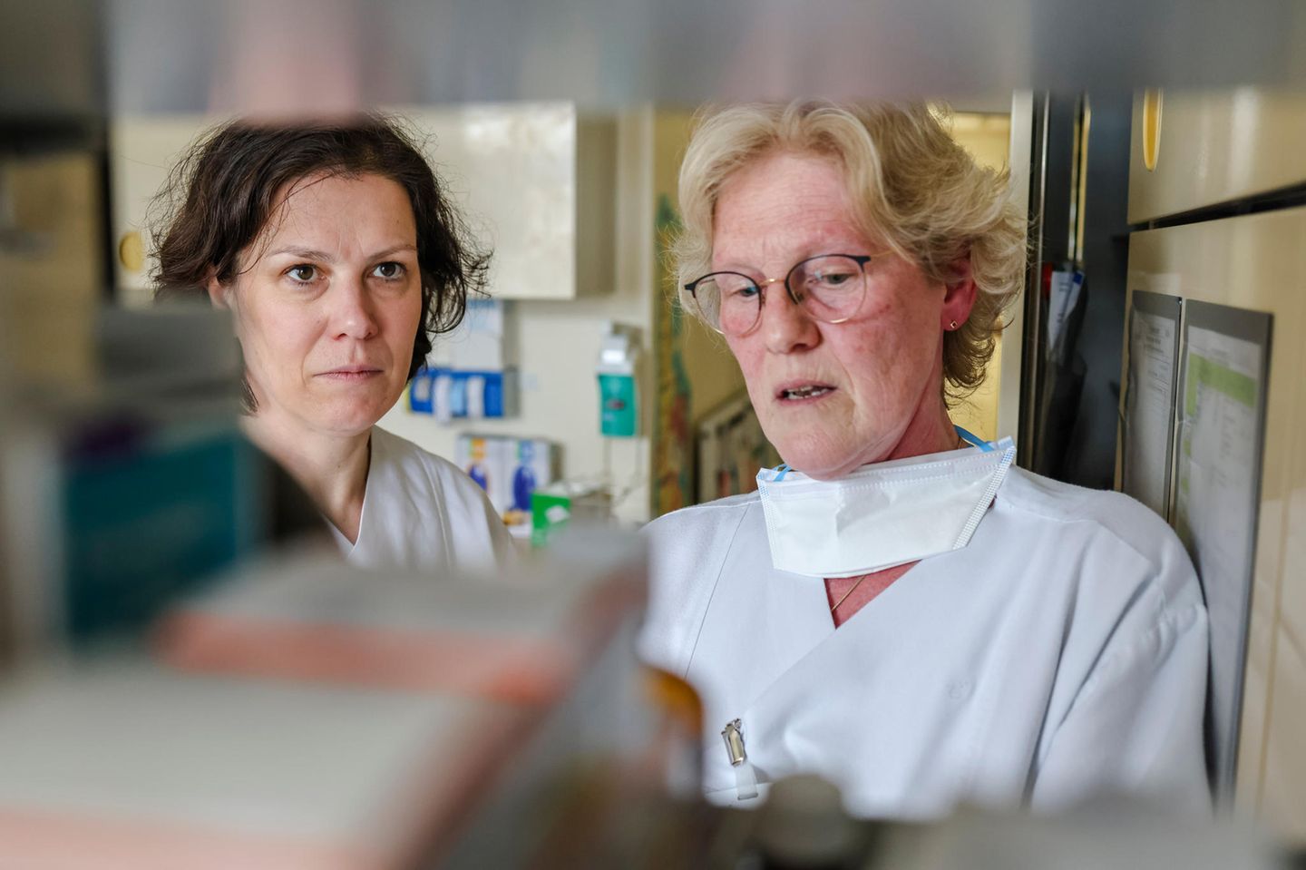 Hoher Besuch: Landtagspräsidentin Kristina Herbst (l.) und Ute Noack, Stationsleiterin am Lubinus Clinicum, im Gespräch