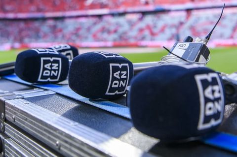 Dazn-Mikrofone im Stadion