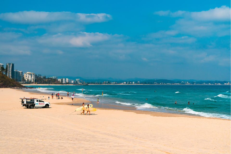 Surfer an der Gold Coast von Australien