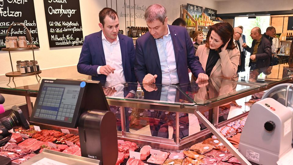 Bavarian Prime Minister Markus Söder an der Fleischtheke