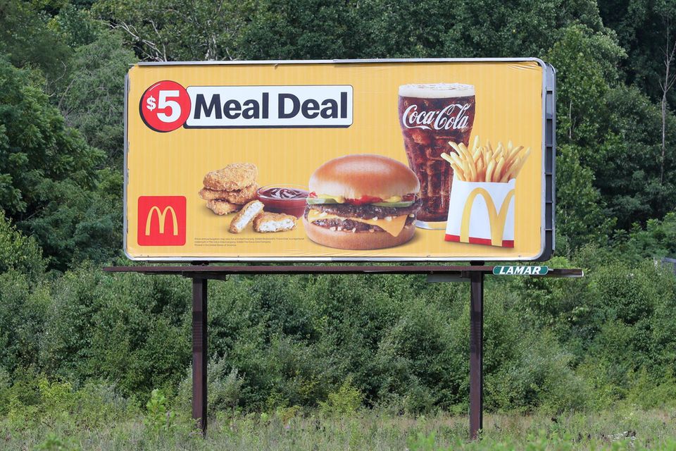 Werbe table for the McDonald's 5-Dollar-Meal-Deal