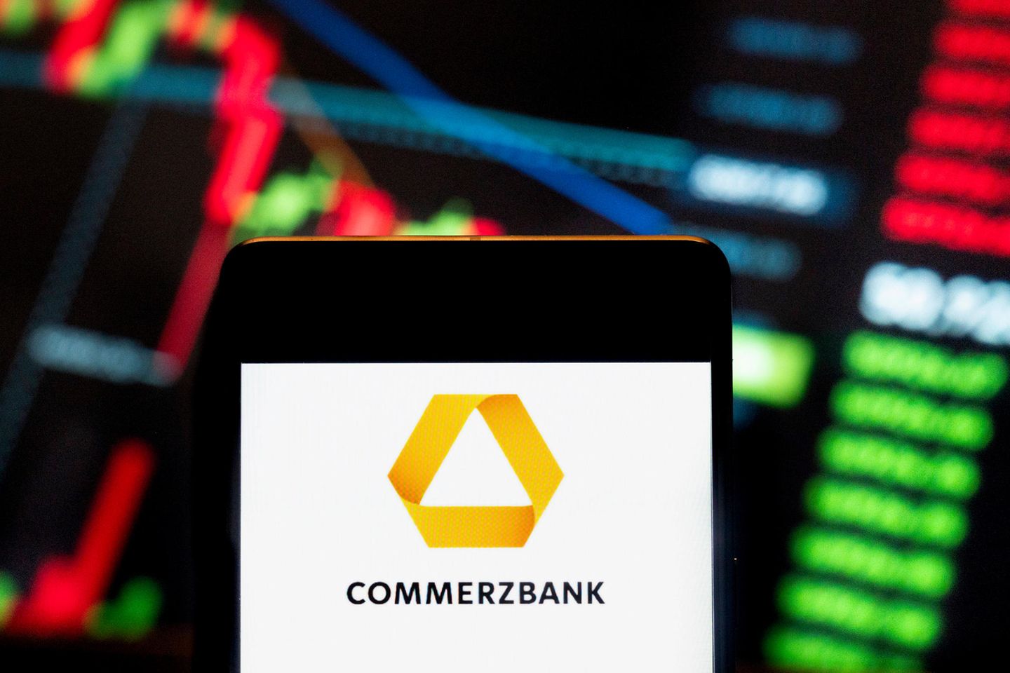 Wird die Commerzbank von Unicredit übernommen? Für Anleger ergeben sich aus diesen Spekulationen interessante Möglichkeiten
