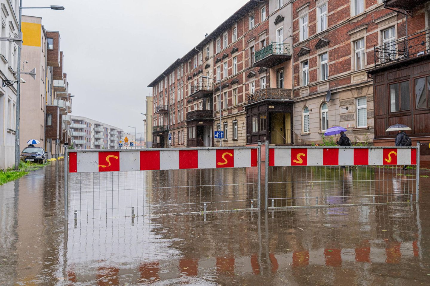 Überflutet Straßen in der polnischen Stadt Jelenia Gora