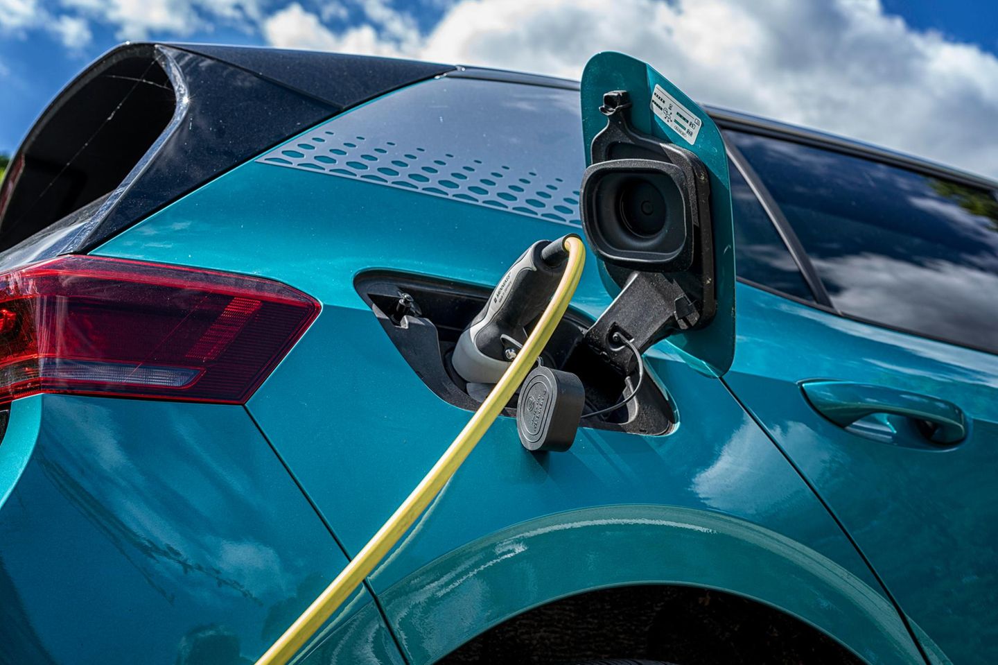 Elektroauto an der Ladesäule