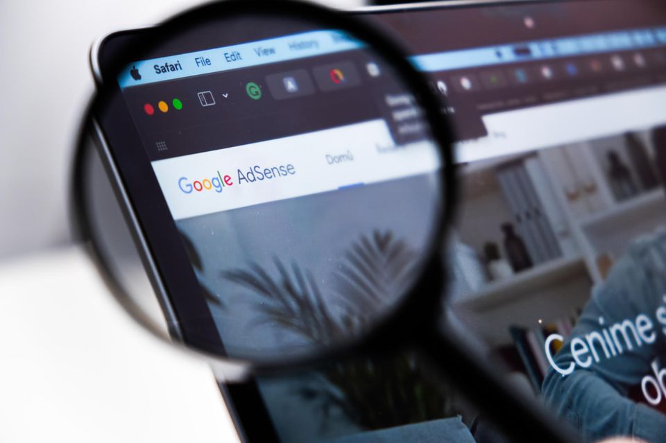 Mit Google Adsense können Website-Betreiber die Werbung auf ihrer Site steuern