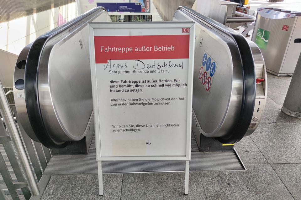 Auch viele Bahnhöfe in Deutschland sind in einem beklagenswerten Zustand und müssen saniert werden. Im vergangenen Jahr kündigte die Bahn an, rund 1800 der 5400 Bahnhöfe bis 2030 instand zu setzen. Allein an der Riedbahn-Strecke sind 40 Bahnhöfe betroffen. Verantwortlich für die Arbeiten ist die Bahntochter Infrago, die aus den Teilgesellschaften DB Netz und DB Station und Service hervorgegangen. Damit soll gewährleistet werden, dass die Bundesmittel für die Sanierung in die Infrastruktur fließen und nicht in den Fahrbetrieb.
