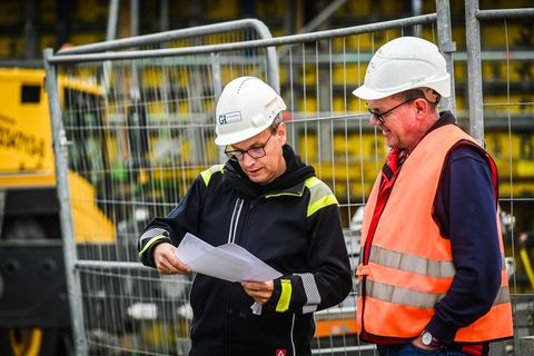 Bauleiter auf einer Baustelle