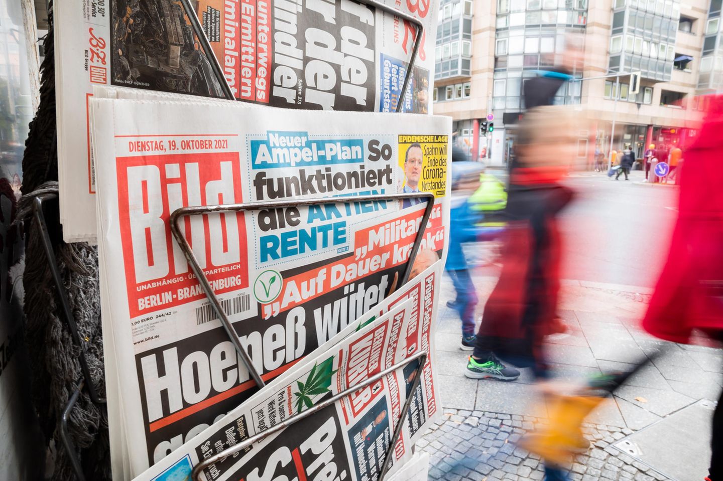 Die Boulevardzeitung «Bild» wird an einem Kiosk zum Verkauf angeboten