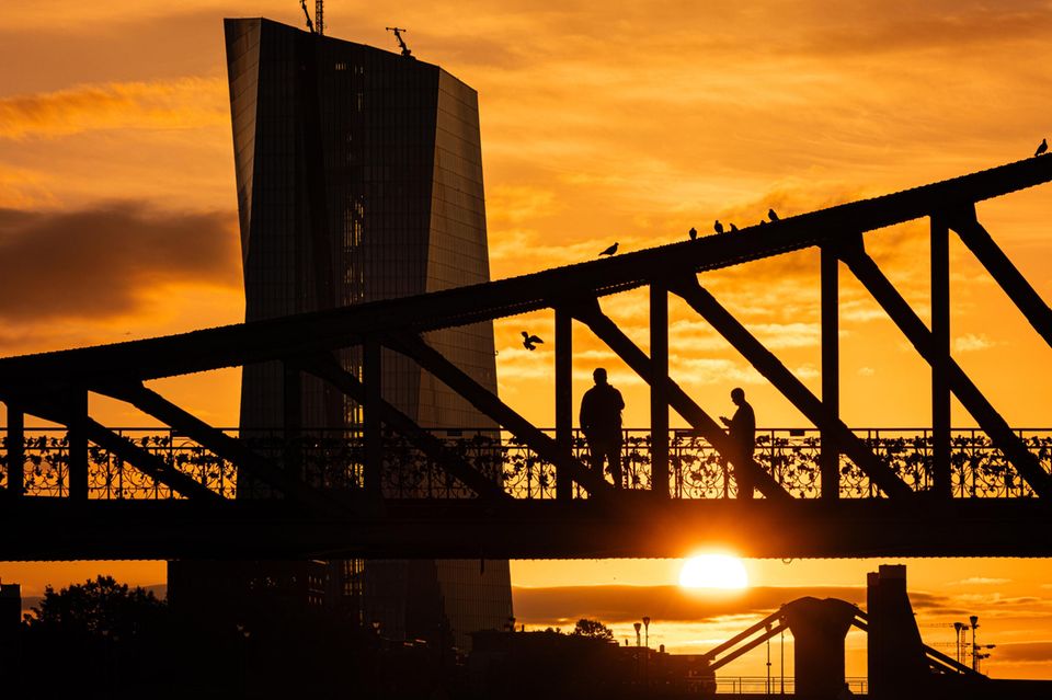 Die EZB in der Abendsonne Frankfurts