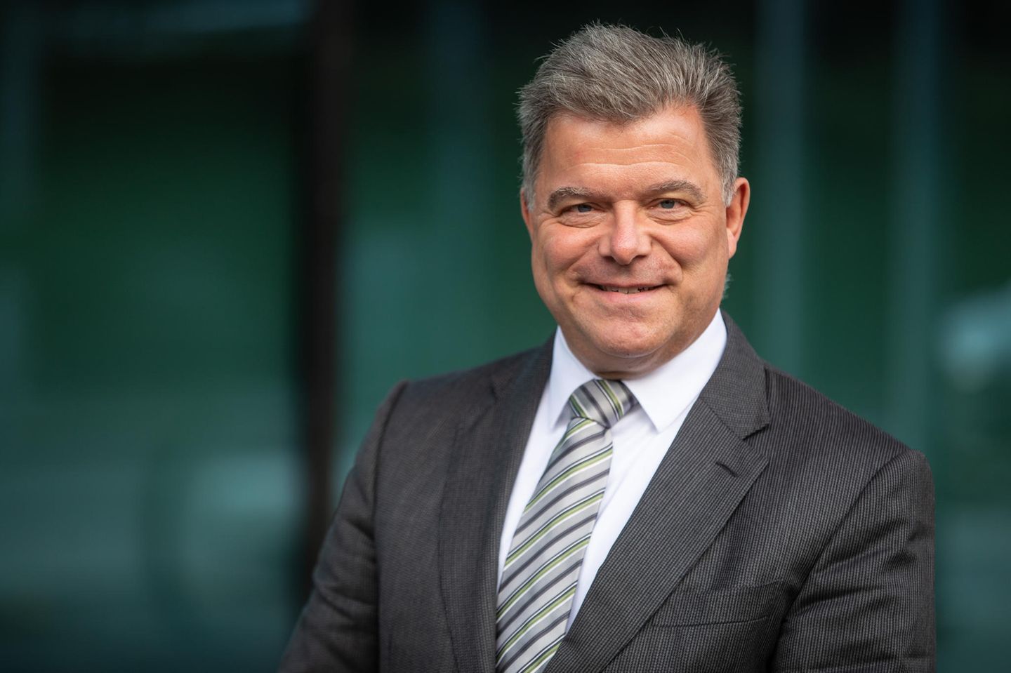 Christian O. Erbe, 1961 in Tübingen geboren, leitet als geschäftsführender Gesellschafter den Medizintechnikherstellers Erbe Elektromedizin. Seit 2022 ist er Präsident des Baden-Württembergischen Industrie- und Handelskammertages