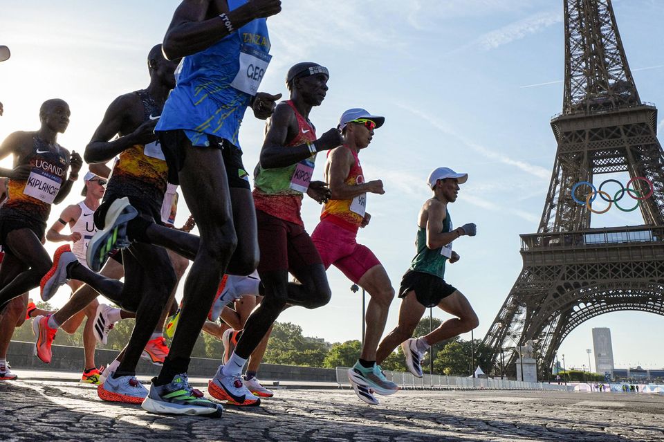 Olympischer Marahon in Paris: im Laufsport steckt für die Hersteller enormes Wachstum. Entsprechend viel investieren sie aktuell dort