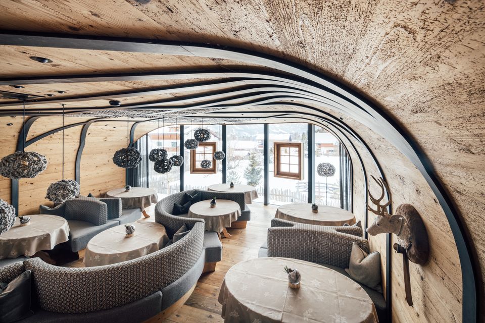 Die „Herzstück Stube“ ist eine von 15 verschiedenen Speiseräumen des Hotels, die Gäste zum Essen und Trinken nutzen können