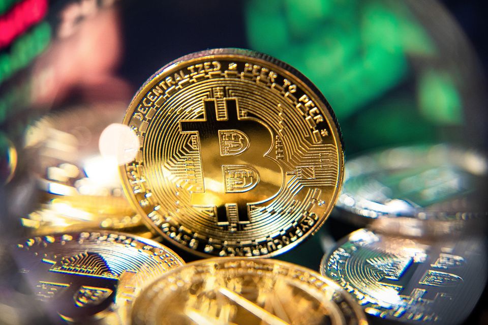 Fiktive Goldmünzen der Kryptowährung Bitcoin