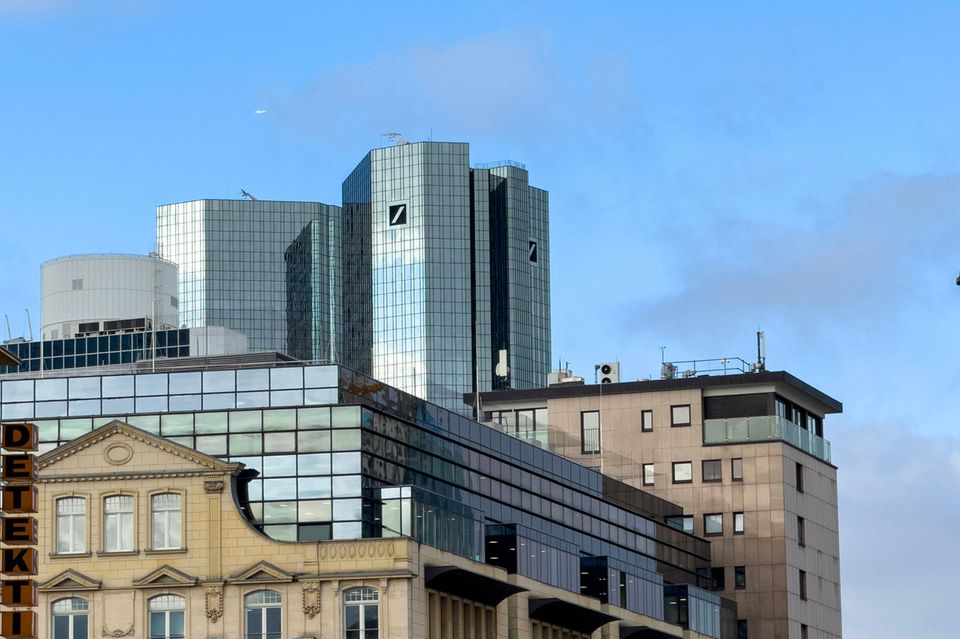 Bankentürme in Frankfurt – aktuell herrscht Aufruhr in der europäischen Finanzszene. Viele Banken könnten Übernahmekandidaten sein