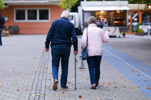 Rentner sollen mit dem geplanten Altersvorsorgedepot in Zukunft besser abgesichert sein. Doch am Modell entzündet sich Kritik – vor allem bei der Vererbung, da in diesem Fall so gut wie alle Vorteile wegfallen
