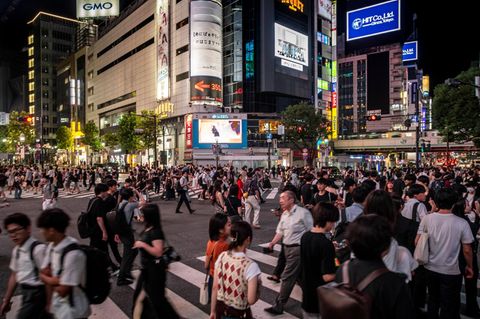 Die Shibuya-Kreuzung in Tokio ist eine der belebtesten Straßenzüge der Welt