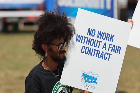 Streikender Hafenarbeiter in den USA