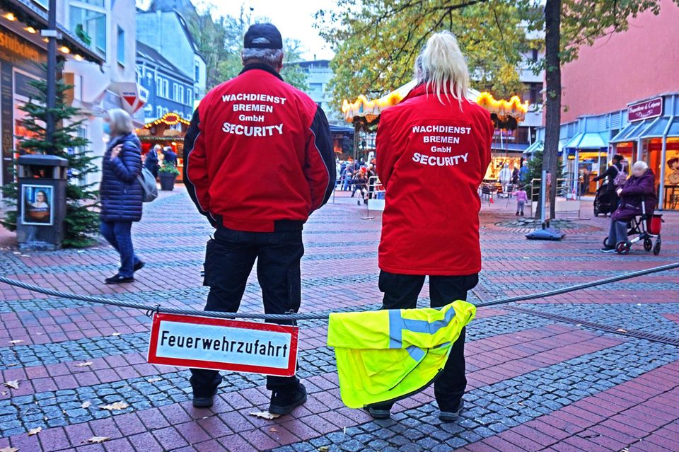 Auch im Bereich „Erbringung sonstiger wirtschaftlicher Dienstleistungen“ waren Überstunden laut der Statistik 2023 eher die Ausnahme. 8,4 Prozent der Arbeitnehmer seien länger geblieben als vertraglich vereinbart. Männer machten deutlich häufiger Überstunden als Frauen (9,9 versus 6,8 Prozent). In den Wirtschaftsbereich fallen unter anderem Gebäudereinigung oder Wach- und Sicherheitsdienste. 