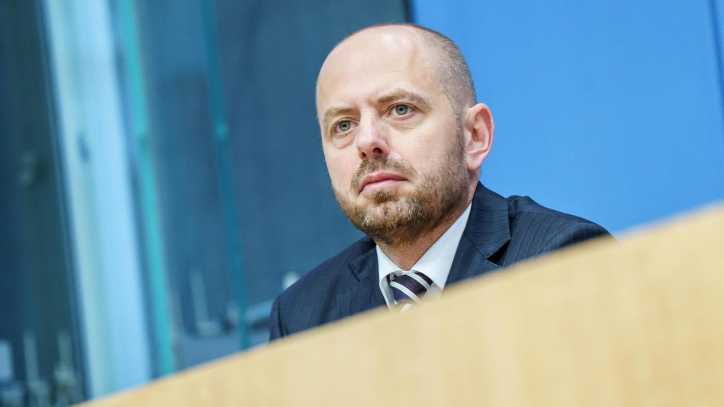 Milliardenbürgschaft: Siemens-Energy-Chef Bruch räumt Fehler ein ...