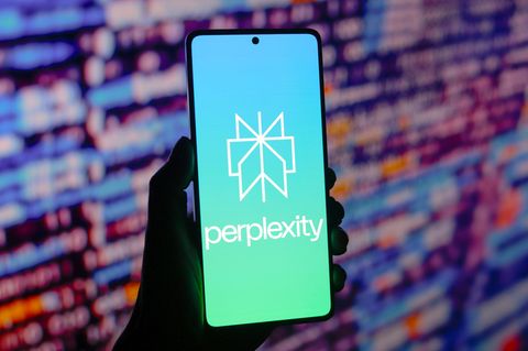 Perplexity AI: „Google hält KI-Lösungen noch zurück – das ist die Chance für Perplexity“