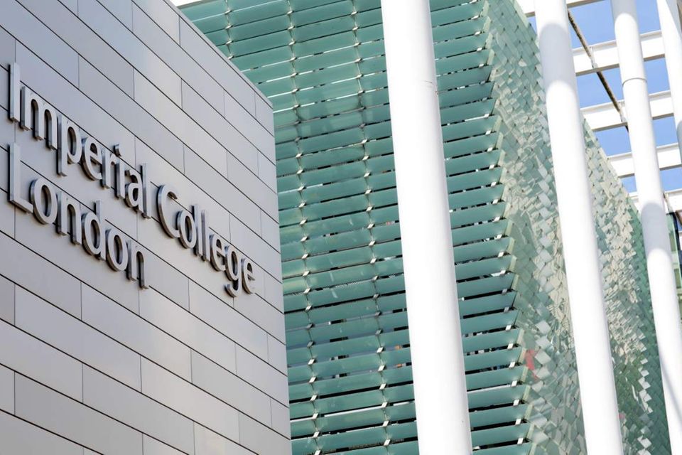 Verschlechtert hat sich in dem Uni-Ranking hingegen das Imperial College London. Es stieg mit einer Note von 94,4 Punkten vom achten auf den neunten Platz ab. Die schlechteste Einzelbewertung erhielt die Universität für die Qualität der Lehre (89,3 Punkte). Das ist laut den THE-Experten exemplarisch für den allgemeinen Trend unter den britischen Eliteuniversitäten. Nach der Meinung der mehr als 93.000 Akademiker, die den Angaben zufolge ausgewertet wurden, hat das Ansehen britischer Hochschulen binnen eines Jahres bei der Lehre um drei Prozent, bei der Forschung sogar um fünf Prozent abgenommen. 