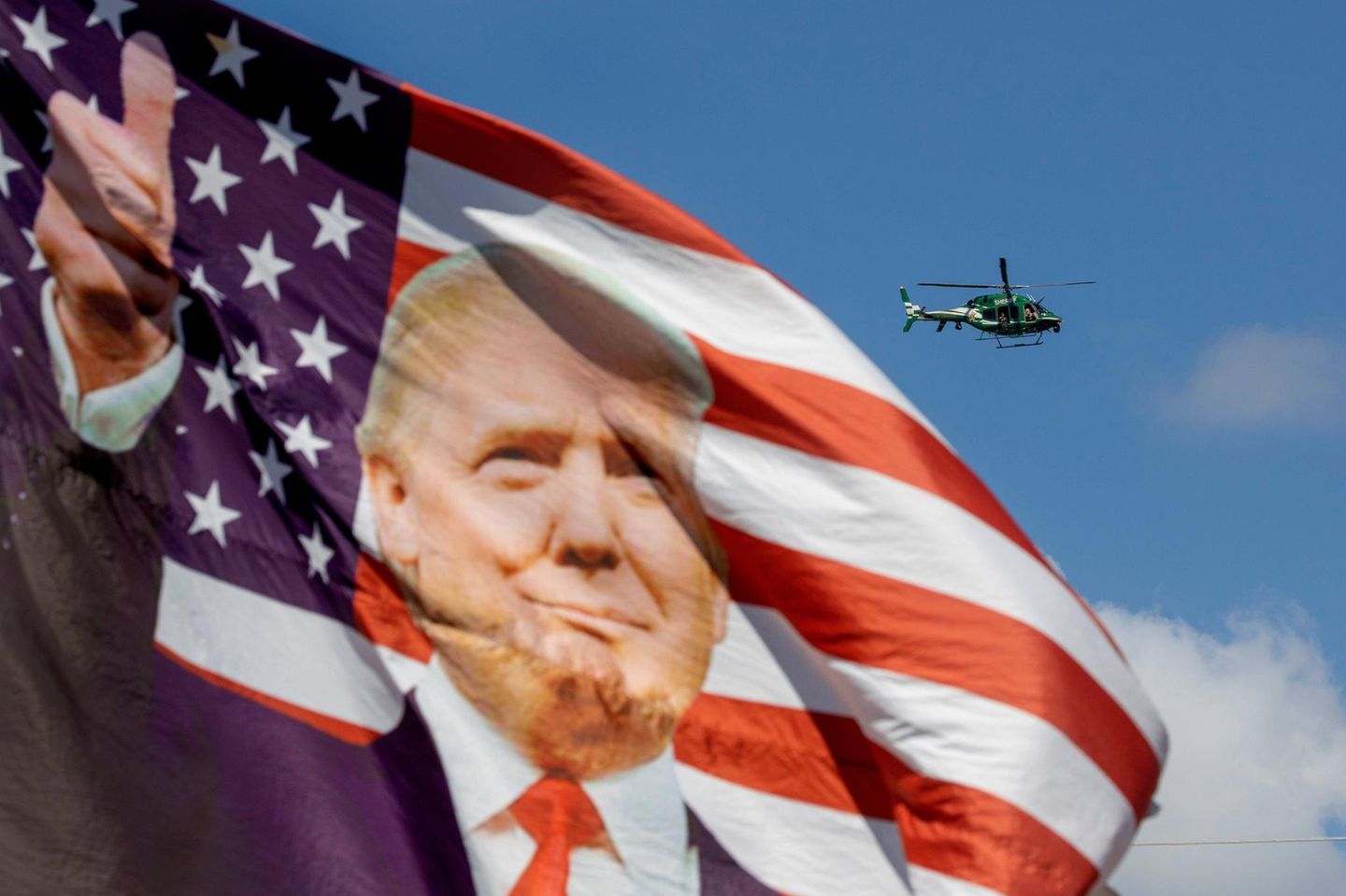 Bild von Trump auf einer US-Flagge
