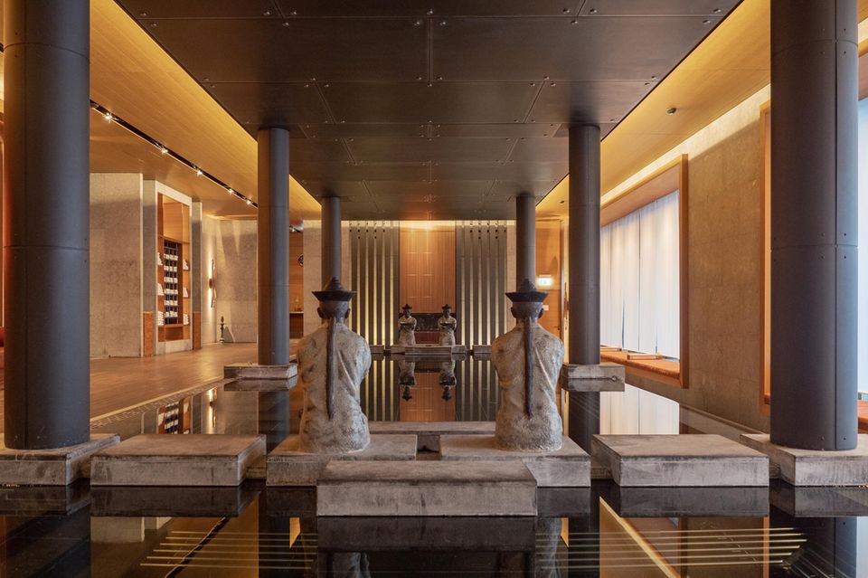 Das großzügige Spa besitzt einen 35 Meter langen Pool und ein vielfältiges Wellness-Angebot