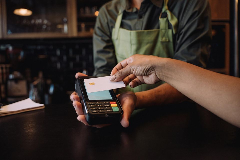 Restaurants und Cafés sind die Orte, an denen am häufigsten und großzügigsten Trinkgeld gegeben wird