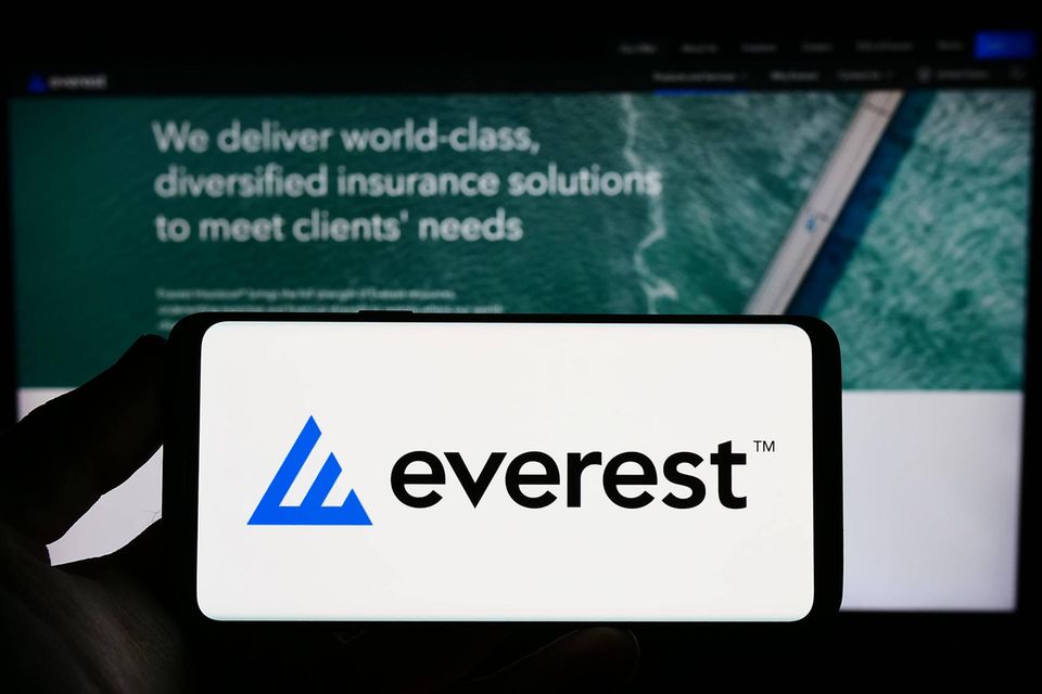 Wer auf der Suche nach wirklich günstig bewerteten Unternehmen ist, liegt mit dem Rückversicherer von den Bermudas richtig: Das KGV beträgt gerade einmal 5. Im vergangenen Jahr hat sich der Gewinn von Everest Re mehr als vervierfacht. Für das profitable Wachstum sind auch Rekorderträge aus Kapitalanlagen verantwortlich, die das Unternehmen zuletzt an das Investmenthaus Mt. Logan ausgelagert hat.     