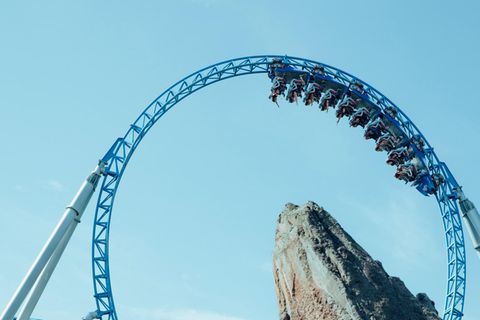 Die Achterbahn „Blue Fire“ fährt bis zu 100 Stundenkilometer schnell
