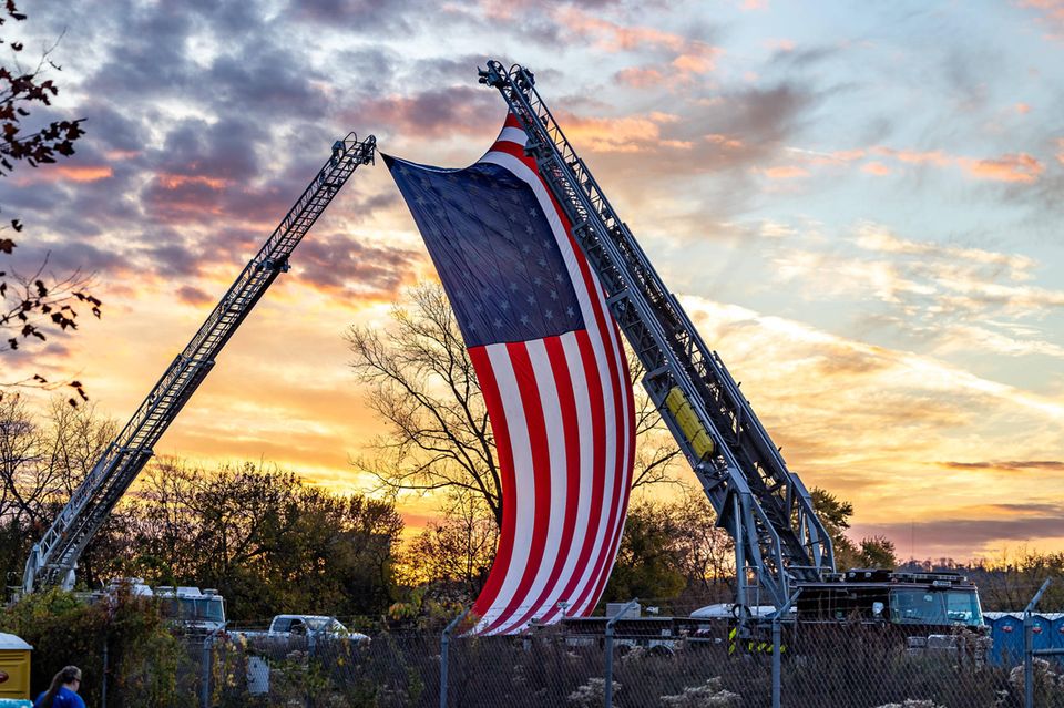 Eine US-Flagge in Hookstown, Pennsylvania, wo Kamala Harris die letzten Stunden ihres Wahlkampfes verbrachte