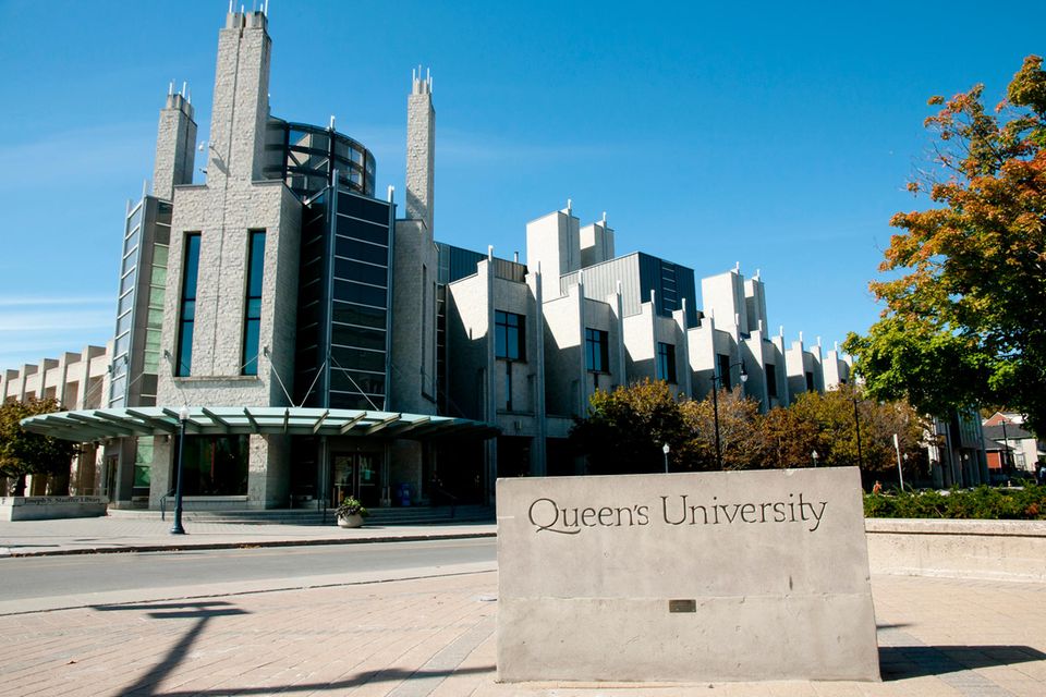 Zumindest bei der Nachhaltigkeit können kanadische Universitäten die Ivy League weit hinter sich lassen. THE sah 2024 gleich zwei Bildungseinrichtungen aus Kanada in den Top 10 des Nachhaltigkeit-Rankings. Den Anfang machte die Queen's University in Kingston, Ontario. Sie belegte mit 97,1 Punkten den achten Platz. Eine andere Commonwealth-Nation konnte in dem Ranking sogar noch stärker glänzen. 