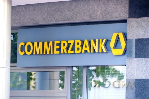 Commerzbank Aktie Fällt: So Will Orlopp Unicredit-Übernahme Verhindern ...