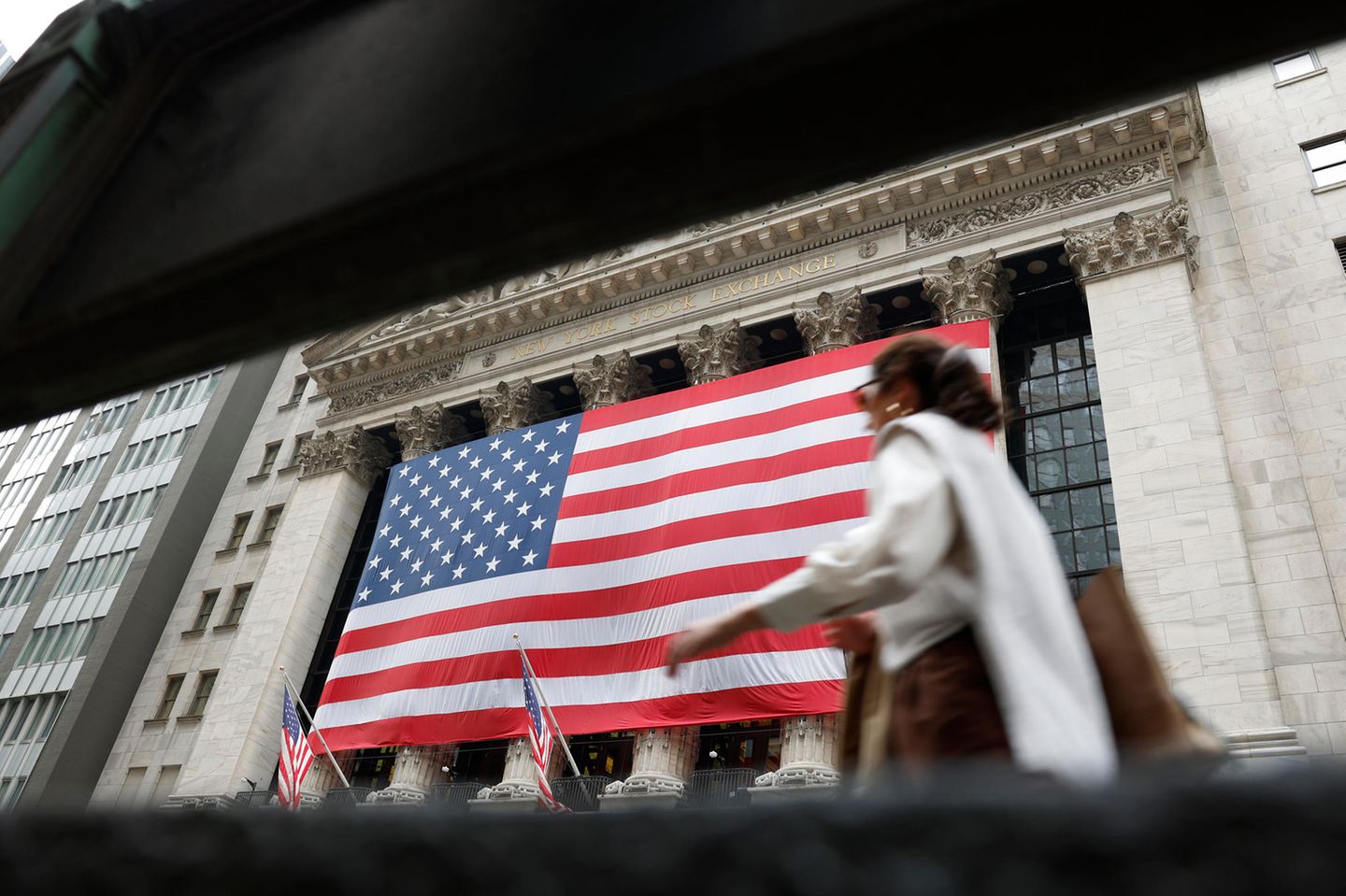 An der New Yorker Börse hängt am Wahltag die US-Flagge