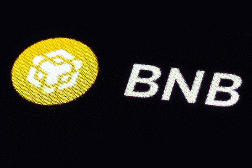 Die Kryptobörse Binance beschränkt sich längst nicht mehr nur auf den Handel mit Kryptowährungen. Das in China gegründete Unternehmen, das vor der staatlichen Kontrolle unter anderem nach Malta auswich, gehört auch mit ihrem Binance Coin (BNB) zu den größten Playern der Branche. 84,57 Mrd. Euro bedeuteten zuletzt Platz fünf. 
